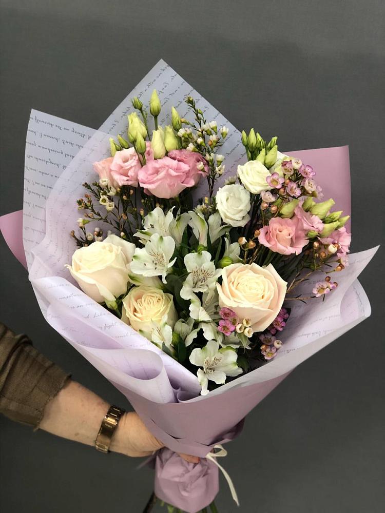 Букет цветов из: Альстромерии, Розы и Лизиантусы в Нагорном