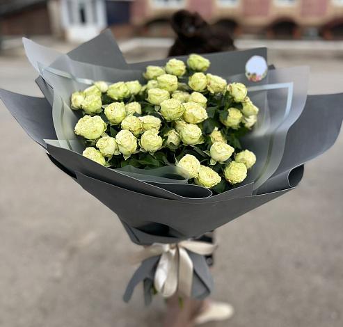 Букет Белые кустовые розы Солинеро в Нагорном