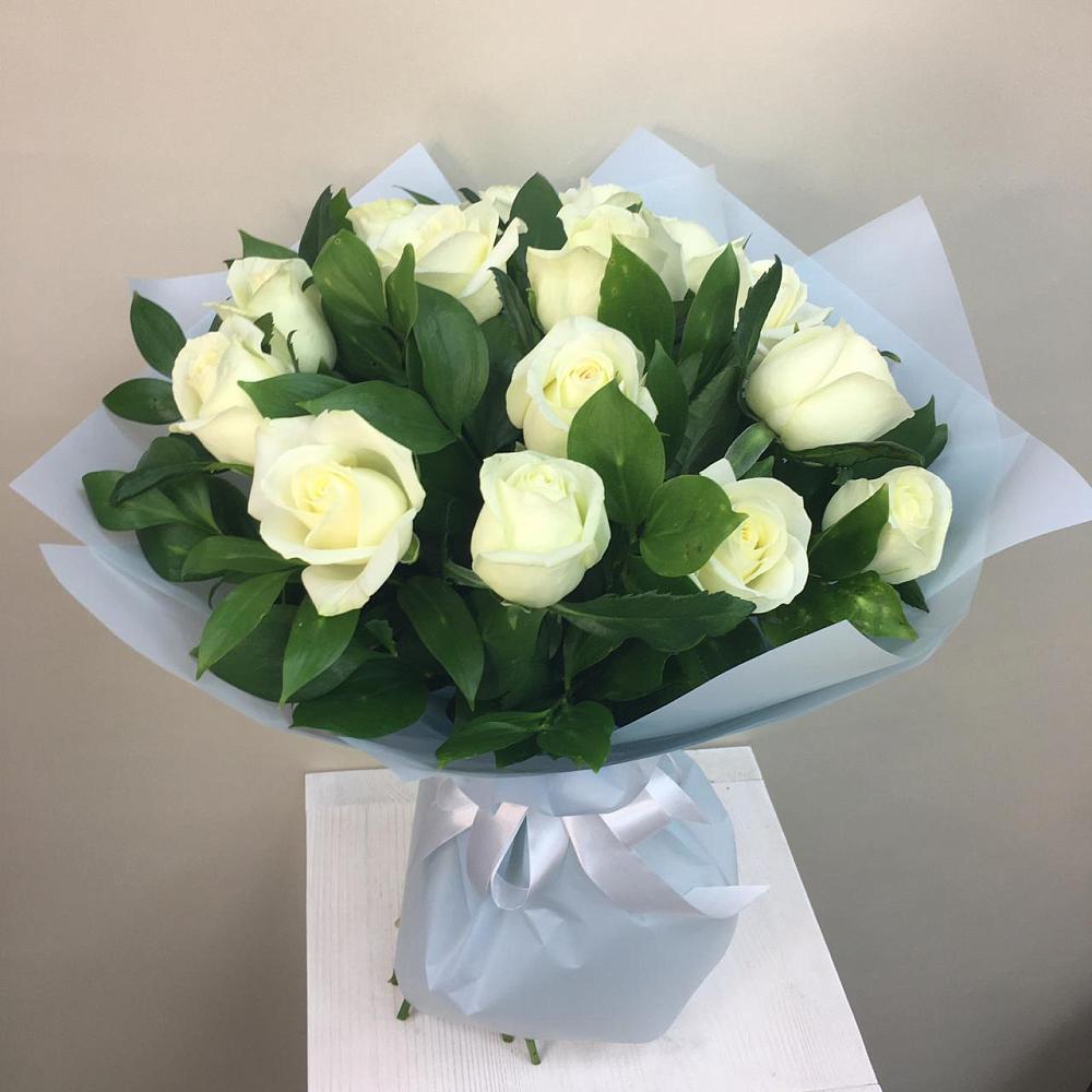 Букет 15 Белых роз Проуд в Нагорном