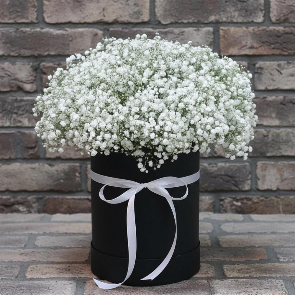 Цветочная композиция из Гипсофила в шляпной коробке в Нагорном