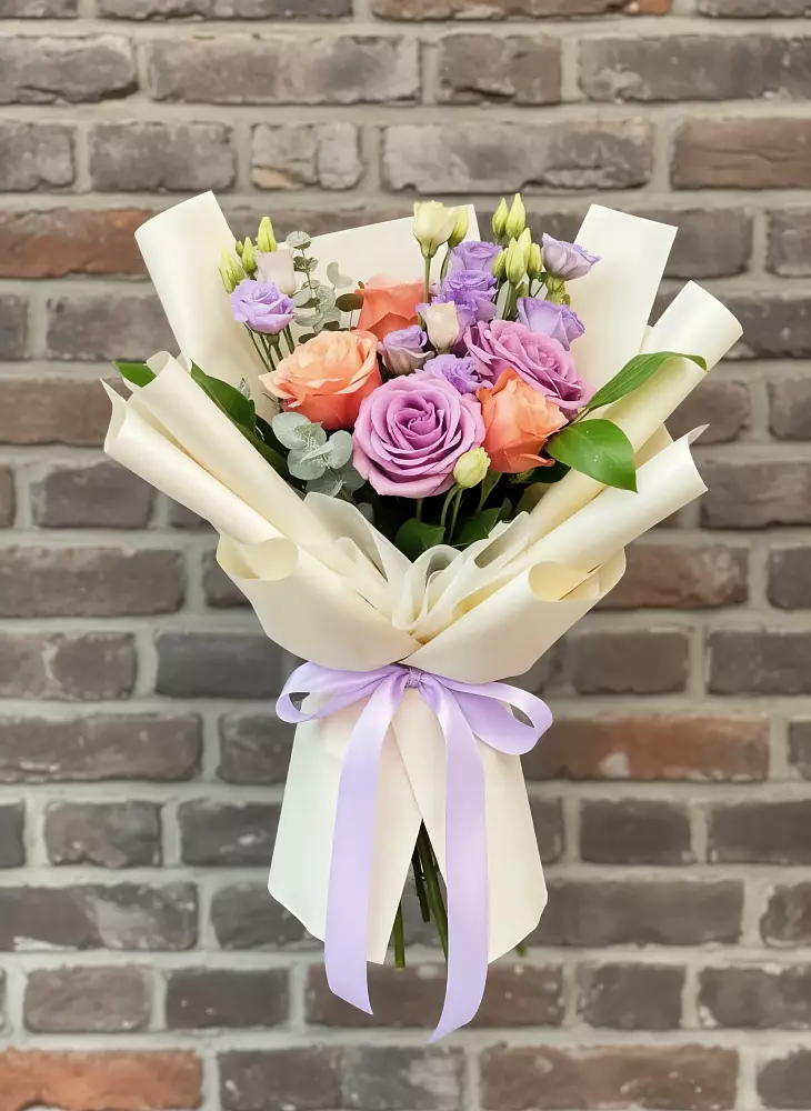 Букет цветов из: Лизиантусы и Розы в Нагорном