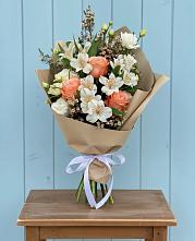 Букет цветов из:  Альстромерии, Лизиантусы, Розы и Хризантемы в Нагорном