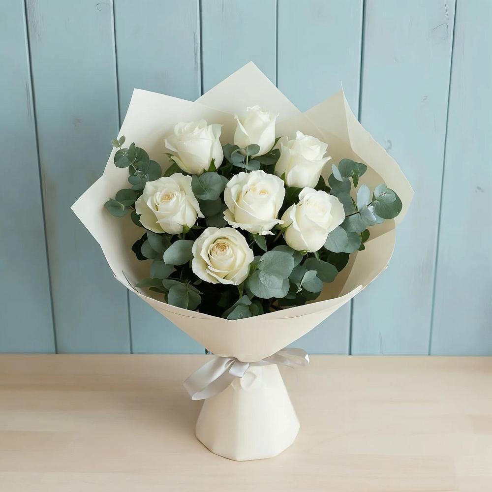 Букет Белые розы в Эвкалипте в Нагорном