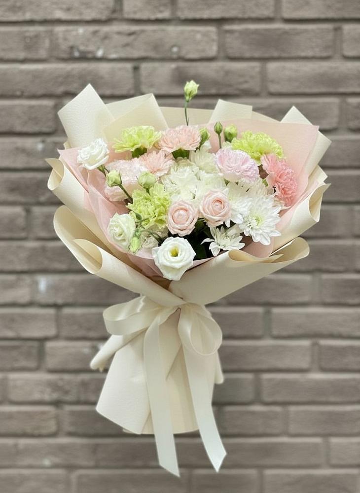 Букет цветов из: Гвоздики, Розы, Лизиантусы и Хризантемы в Нагорном