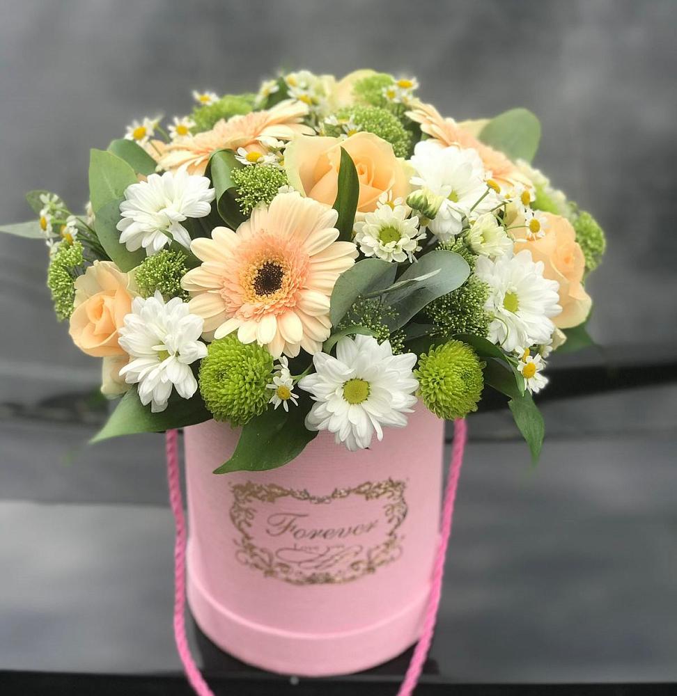 Цветочная композиция из Розы, Герберы и Хризантемы в шляпной коробке в Нагорном