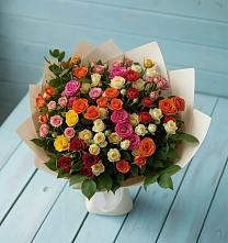 Букет Микс из разноцветных кустовых роз в Нагорном