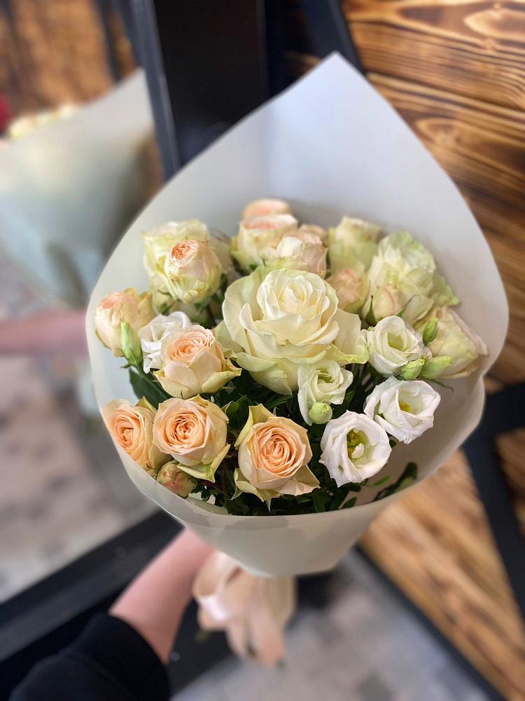 Букет цветов из: Розы и Лизиантусы в Нагорном